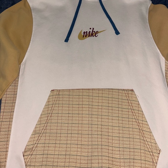 Nike Men's Medium White and Tan Plaid Hoodie - Picture 2 of 5